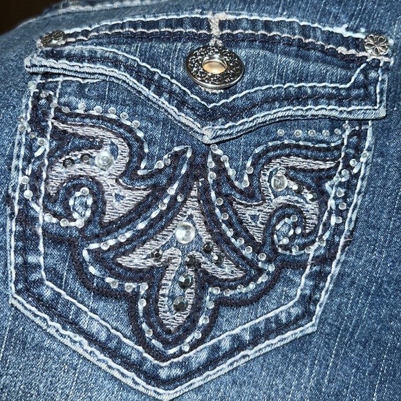 Roz & Ali Stretchy Fit and Flare Jeans - Picture 3 of 4